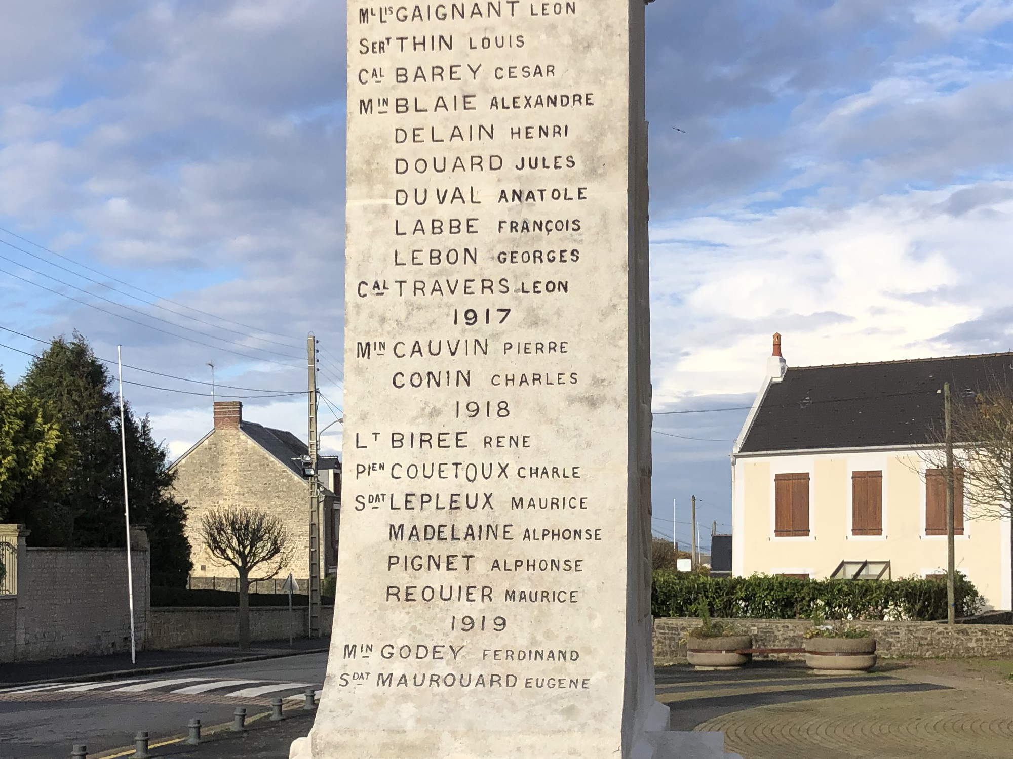 Monument aux mort Port en Bessin